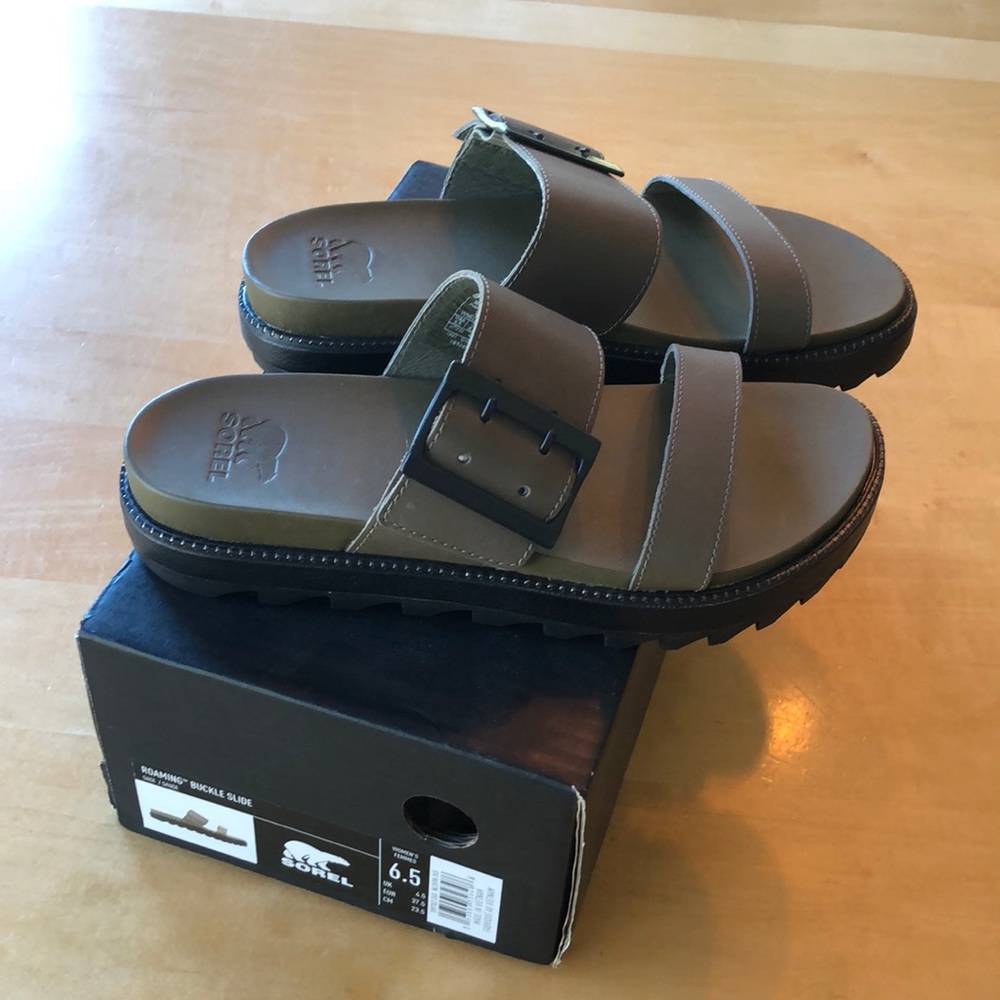 NWOT. Sorel roaming buckle slides. 6.5. Sage color.